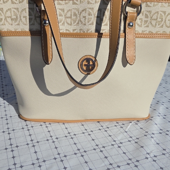 Giani Bernini Handbags - Giani Bernini Tan and Cream Designer Tote